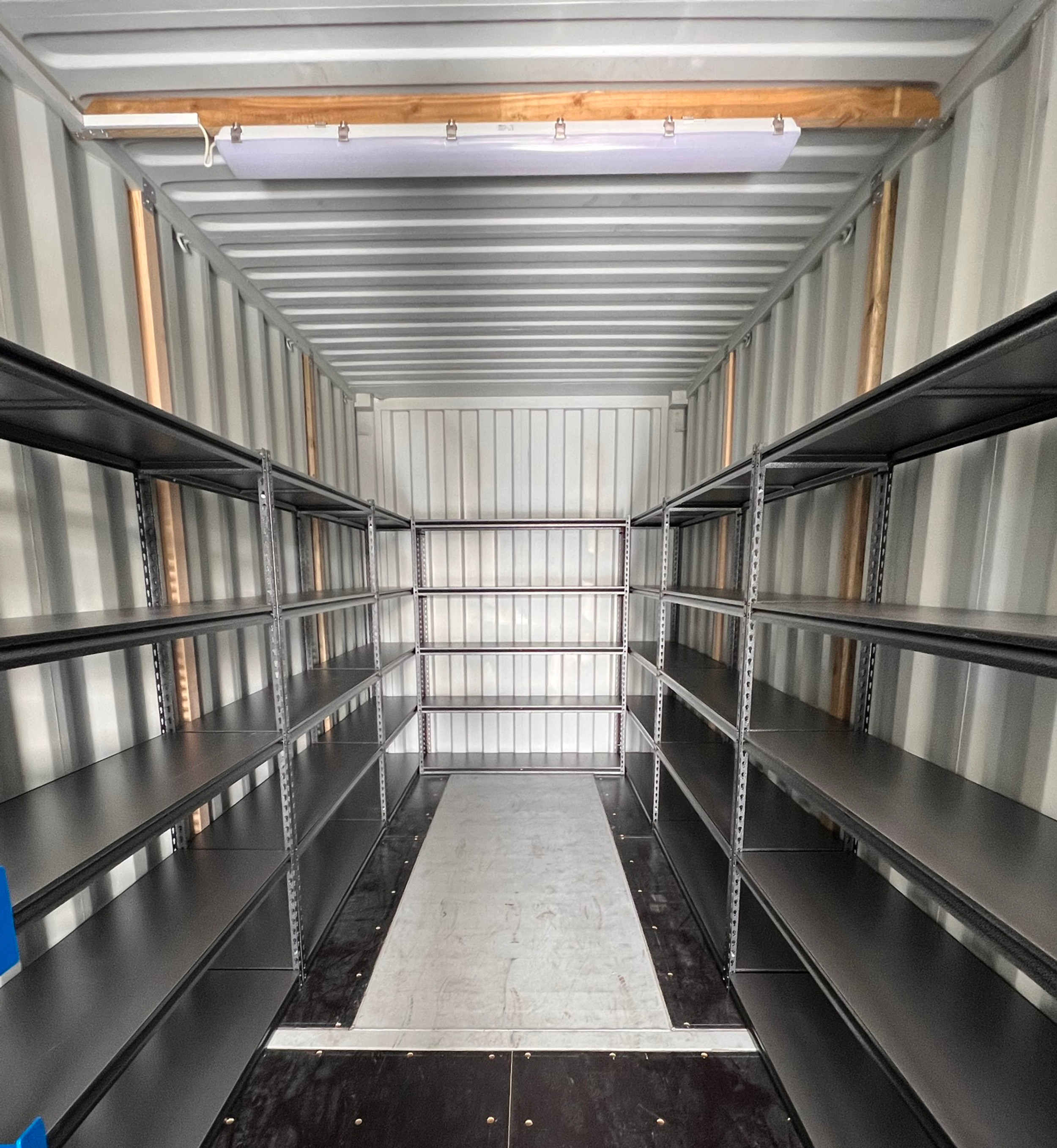 Cave enterrée compacte pour stockage de vin